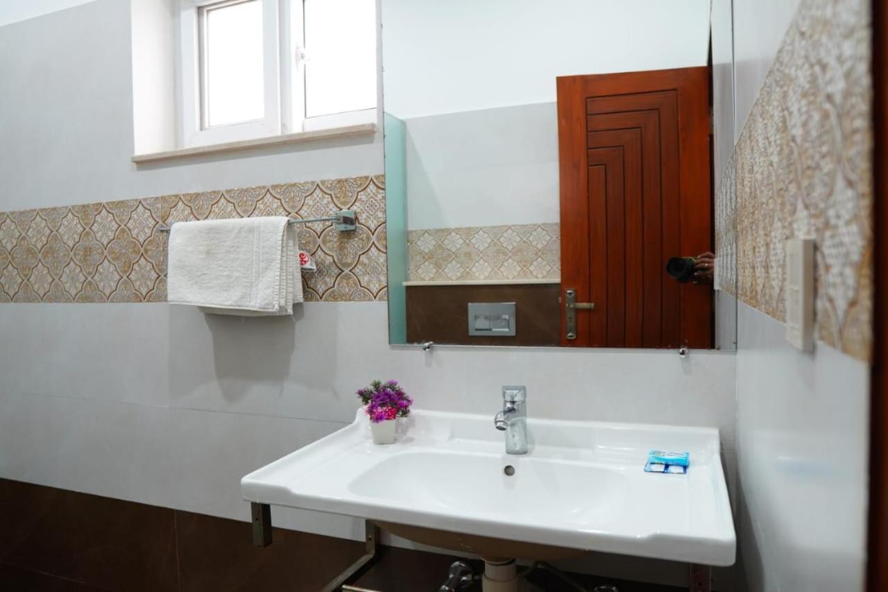 Bed and Breakfast Grand Royal Islamabad Exterior foto